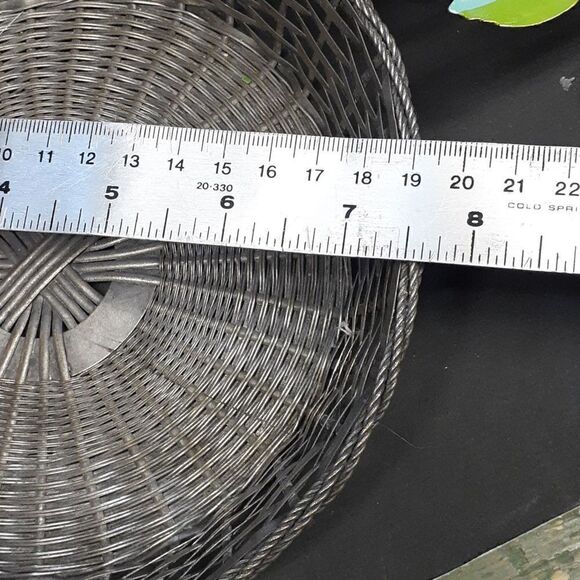 6 pc metal basket, silver plate biscuit tray, 2 silver wire bread basket… - Picture 3 of 10